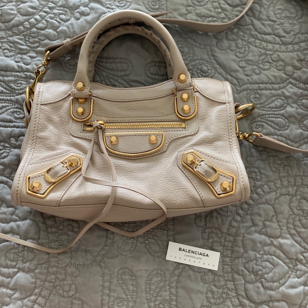 Balenciaga chèvre metallic edge mini city!